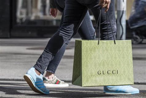 bourse gucci|Luxury stocks slump as Gucci sales slide .